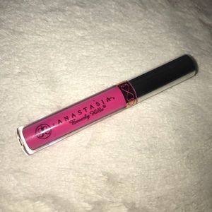 ABH Liquid Lipstick “Rio”